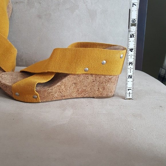 Lucky Brand Sandals.  Sz 8.5 - Picture 2 of 3